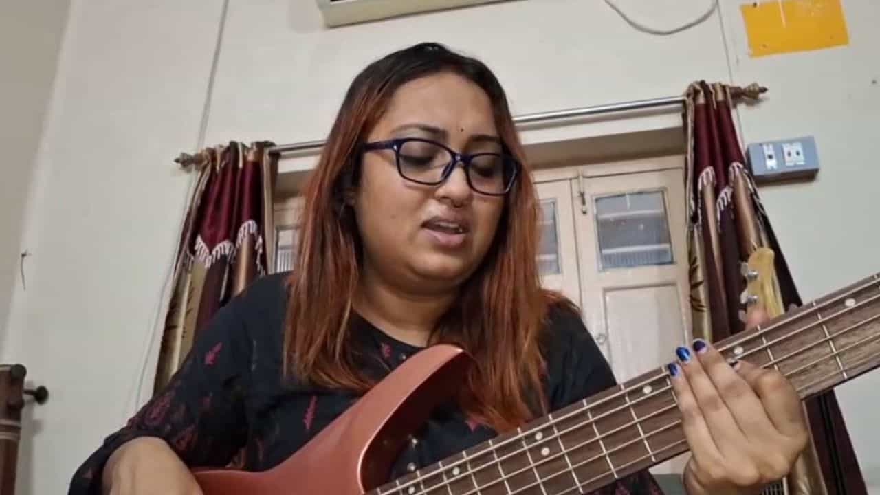 Main Vaapas Aaunga Singer: বাদ পড়েছিলেন নামকরা রিয়ালিটি শো থেকে, চুঁচুড়ার সেই মেয়ে গাইলেন 'ম্যায় ওয়াপাস আয়ুঙ্গা'ছবির ভাইরাল গান, নীলাঞ্জনাকে চেনেন? Main Vaapas Aaunga Singer: বাদ পড়েছিলেন নামকরা রিয়ালিটি শো থেকে, চুঁচুড়ার সেই মেয়ে গাইলেন 'ম্যায় ওয়াপাস আয়ুঙ্গা'ছবির ভাইরাল গান, নীলাঞ্জনাকে চেনেন?