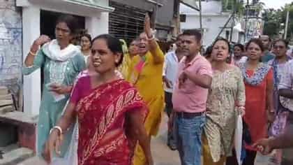 বক্স খাটের ভিতরে 'গা-ঢাকা' তৃণমূল নেত্রীর, খুঁজতে এসে হতবাক পুলিশ