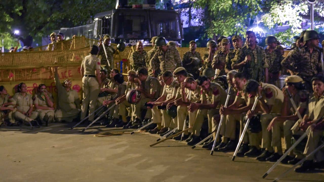 CJP Protest: ককরোচদের বিক্ষোভের জেরে উত্তাল দিল্লি, আরও জোরদার নিরাপত্তা রাজধানীতে, বন্ধ ১৬টি মেট্রো স্টেশন! কড়া নজরদারি সোশ্যাল মিডিয়াতেও
