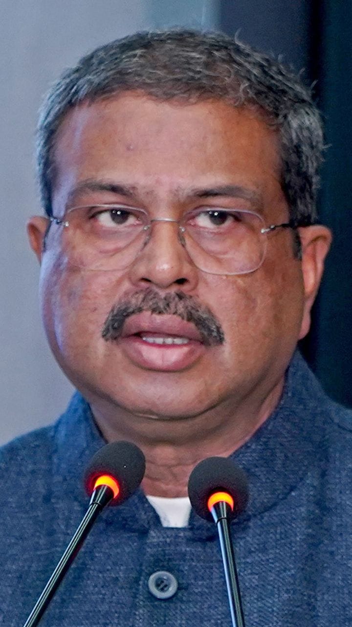 'ধর্মেন্দ্রর পদত্যাগ চাই'