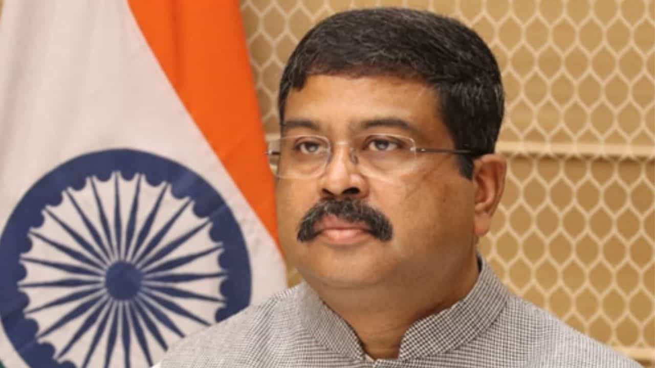 BIG BREAKING: '১০ দিন ধরে মন খারাপ', শিক্ষামন্ত্রীর পদ থেকে ইস্তফা দিলেন ধর্মেন্দ্র প্রধান BIG BREAKING: '১০ দিন ধরে মন খারাপ', শিক্ষামন্ত্রীর পদ থেকে ইস্তফা দিলেন ধর্মেন্দ্র প্রধান