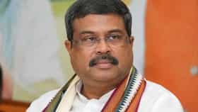 ধর্মেন্দ্রর পাশে দাঁড়িয়ে পরপর পোস্ট BJP নেতৃত্বের