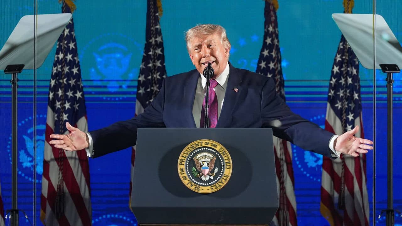 Donald Trump: আমরা ভালো বলেই এক সপ্তাহ ছুটি দিয়েছি, শোকস্তব্ধ ইরানকে তীব্র কটাক্ষ ট্রাম্পের