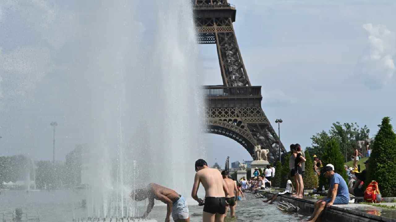 Europe Heatwave 2026: চেনা আরাম উধাও! তাপমাত্রা ৪৬ ডিগ্রি! তাপপ্রবাহে পুড়ছে অর্ধেক ইউরোপ Europe Heatwave 2026: চেনা আরাম উধাও! তাপমাত্রা ৪৬ ডিগ্রি! তাপপ্রবাহে পুড়ছে অর্ধেক ইউরোপ