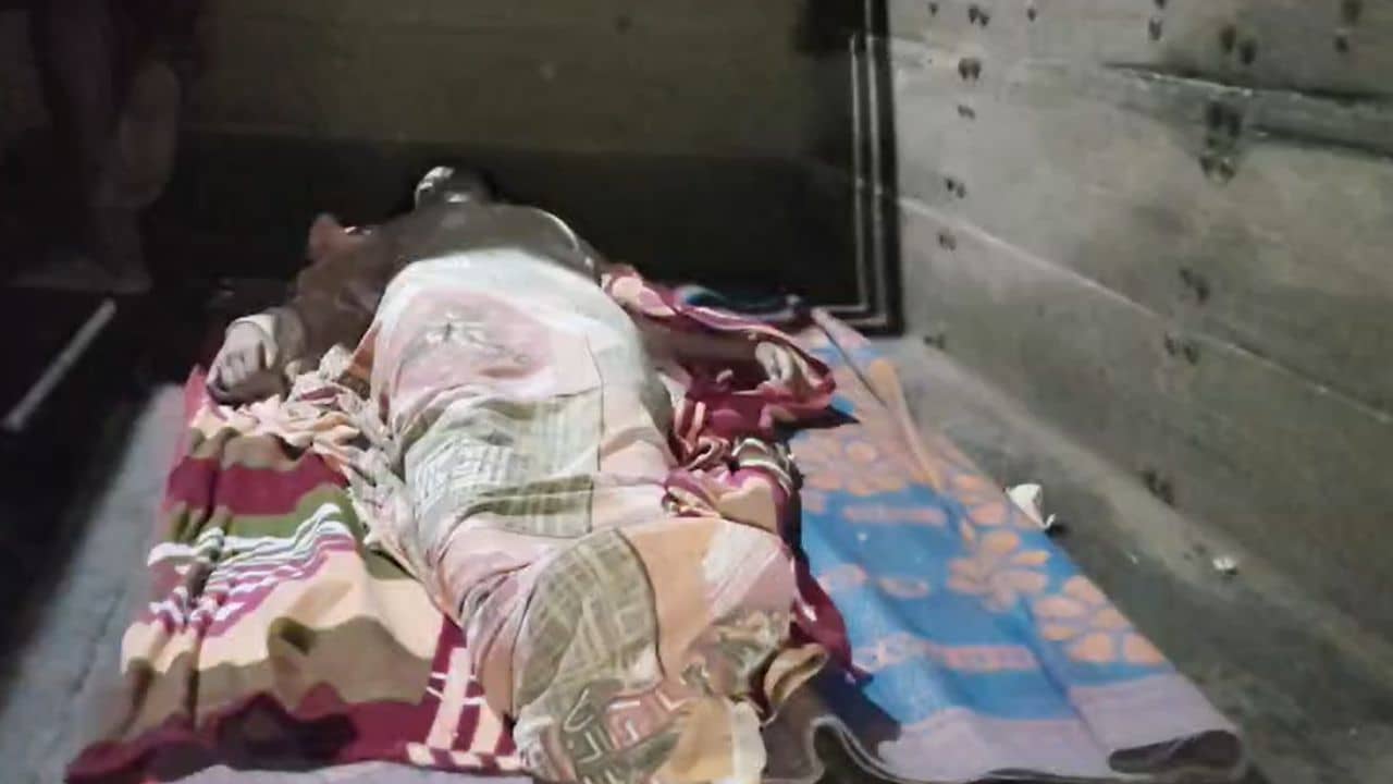 Woman Dies by Suicide: পরিচয় লুকিয়ে প্রেম, সহবাস, ব্ল্যাকমেইল, প্রেমিকের আসল রূপ দেখে মর্মান্তিক সিদ্ধান্ত যুবতীর