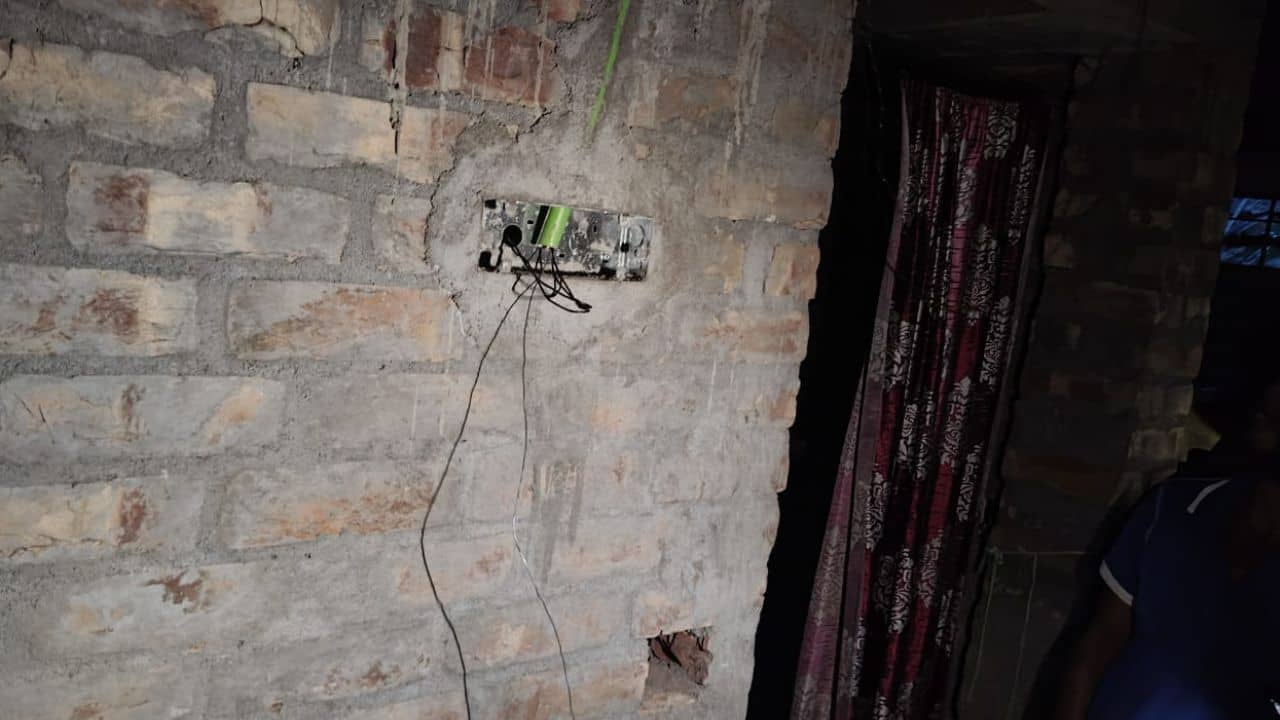 Haldia: নির্মীয়মাণ বাড়িতে বিদ্যুৎ সংযোগ করতে গিয়ে বিদ্যুৎস্পৃষ্ট ব্যক্তি, বাঁচাতে গিয়ে প্রাণ গেল স্ত্রী ও নাবালক পুত্রেরও