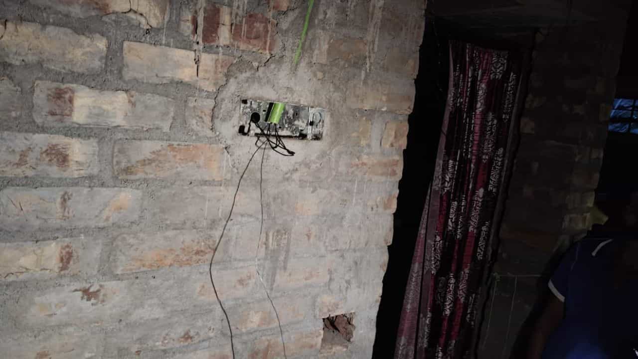 Haldia: নির্মীয়মাণ বাড়িতে বিদ্যুৎ সংযোগ করতে গিয়ে বিদ্যুৎস্পৃষ্ট ব্যক্তি, বাঁচাতে গিয়ে প্রাণ গেল স্ত্রী ও নাবালক পুত্রেরও Haldia: নির্মীয়মাণ বাড়িতে বিদ্যুৎ সংযোগ করতে গিয়ে বিদ্যুৎস্পৃষ্ট ব্যক্তি, বাঁচাতে গিয়ে প্রাণ গেল স্ত্রী ও নাবালক পুত্রেরও