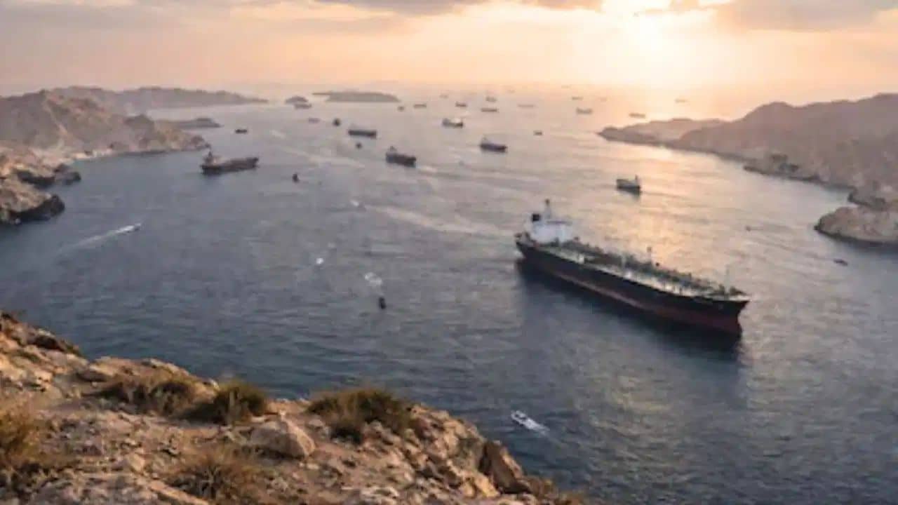 Strait of Hormuz: হরমুজ়ে দুটি জাহাজে ফের মিসাইল হামলা ইরানের, আবারও প্রাণ গেল ভারতীয় নাবিকের, আহত ৮