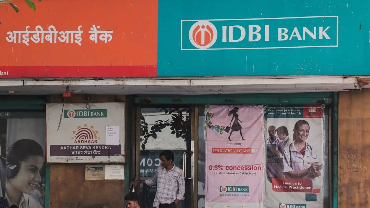 IDBI Bank: সরকার ছাড়ছে মালিকানা, বেসরকারিকরণের পথে IDBI Bank, লাখ লাখ গ্রাহকদের কী হবে?