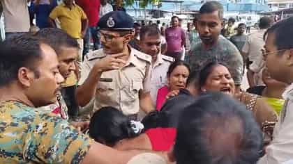 ইসলামপুর হাসপাতালে উত্তেজনা-ভাঙচুর! চিকিৎসক-নার্সকে মারধরের অভিযোগ