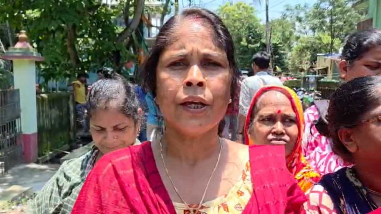 TMC: জব কার্ড-সহ যে সরকারি পরিষেবা আগে পেতে গেলে পূরণ করতে হত একটাই শর্ত! যে তথ্য সামনে এল TMC: জব কার্ড-সহ যে সরকারি পরিষেবা আগে পেতে গেলে পূরণ করতে হত একটাই শর্ত! যে তথ্য সামনে এল