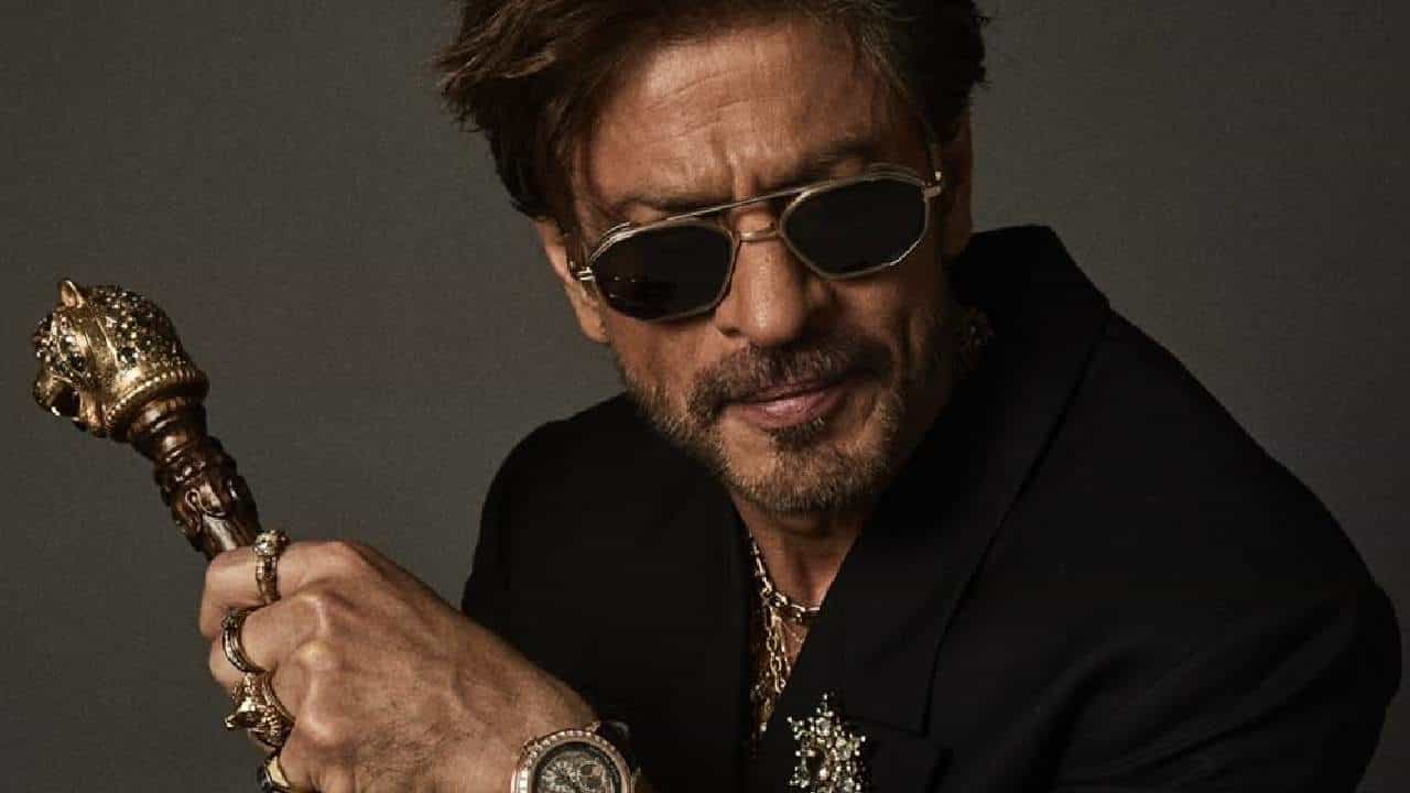 Shah Rukh Khan: দ্বৈত চরিত্র, সুরকার এ আর রহমান! কোন ছবির সুযোগ হাতছাড়া করেছিলেন কিং খান? Shah Rukh Khan: দ্বৈত চরিত্র, সুরকার এ আর রহমান! কোন ছবির সুযোগ হাতছাড়া করেছিলেন কিং খান?