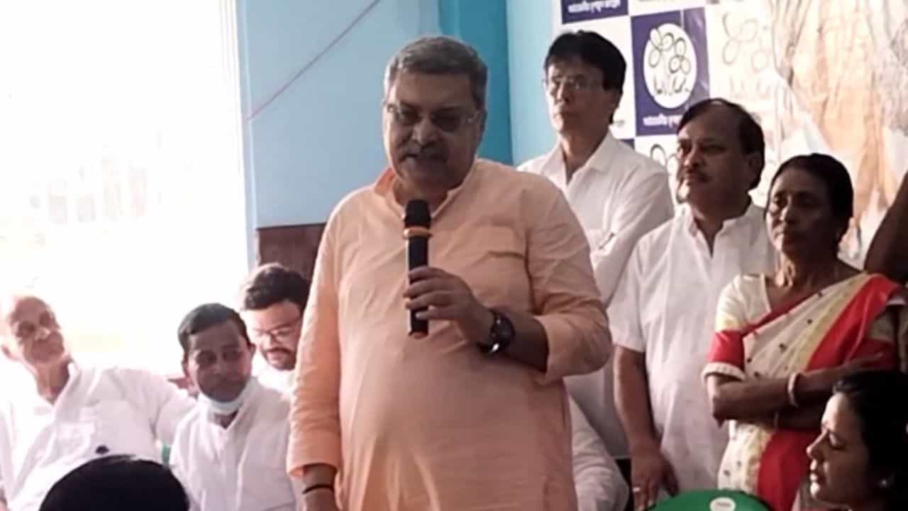 Kalyan Banerjee: 'মমতাদিকে জানিয়ে দিয়েছি...', হঠাৎ কল্যাণ আবার কী বললেন? Kalyan Banerjee: 'মমতাদিকে জানিয়ে দিয়েছি...', হঠাৎ কল্যাণ আবার কী বললেন?