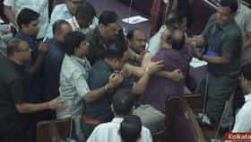 কুণাল ঘোষকে চ্যাংদোলা করে বের করে দেওয়া হল বিধানসভা থেকে