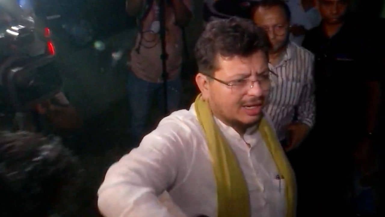 Ritabrata Banerjee: জোর করে অসৎ উদ্দেশ্য নিয়ে ঢুকেছিলেন, ঋতব্রতদের বিরুদ্ধে দায়ের হল অভিযোগ