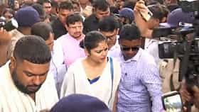 'মুখ্যমন্ত্রীর নির্দেশে এসেছি', বললেন কাকলি, সায়নীর পিছনেই ঋতব্রত