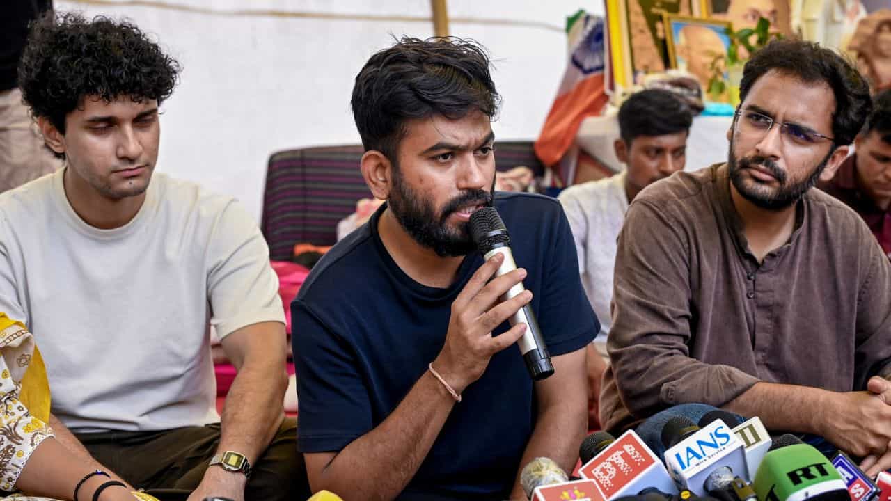 CJP Protest: মঙ্গলবার পর্যন্ত সময়, নতুন করে বিক্ষোভের কথা বললেন 'ককরোচ'রা CJP Protest: মঙ্গলবার পর্যন্ত সময়, নতুন করে বিক্ষোভের কথা বললেন 'ককরোচ'রা
