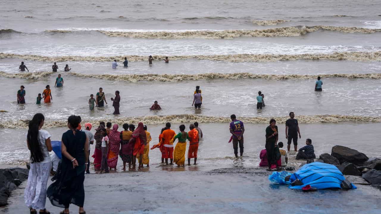 Digha: দিঘা থেকে ফেরার পথে চরম বিপাকে পর্যটকরা, মাঝপথেই বড় বিভ্রাট Digha: দিঘা থেকে ফেরার পথে চরম বিপাকে পর্যটকরা, মাঝপথেই বড় বিভ্রাট