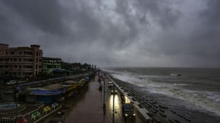 Weather Update: দিঘা থেকে মাত্র ৭০ কিমি দূরে অপেক্ষা করছে… হাওড়া, ঝাড়গ্রাম, মেদিনীপুর জুড়ে অ্যালার্ট জারি