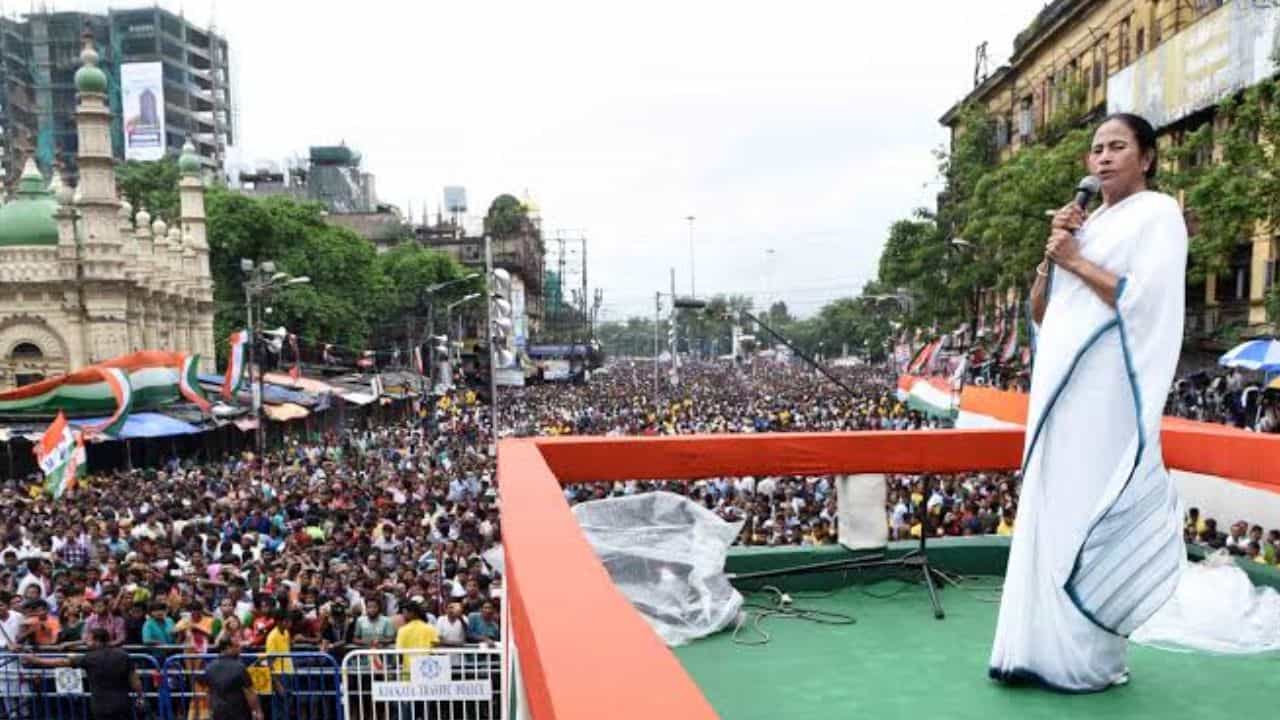 21 July TMC: 'জল-কাদা ভরা ব্রিগেড চাই না', এবার একুশে কোথায় মমতা 21 July TMC: 'জল-কাদা ভরা ব্রিগেড চাই না', এবার একুশে কোথায় মমতা