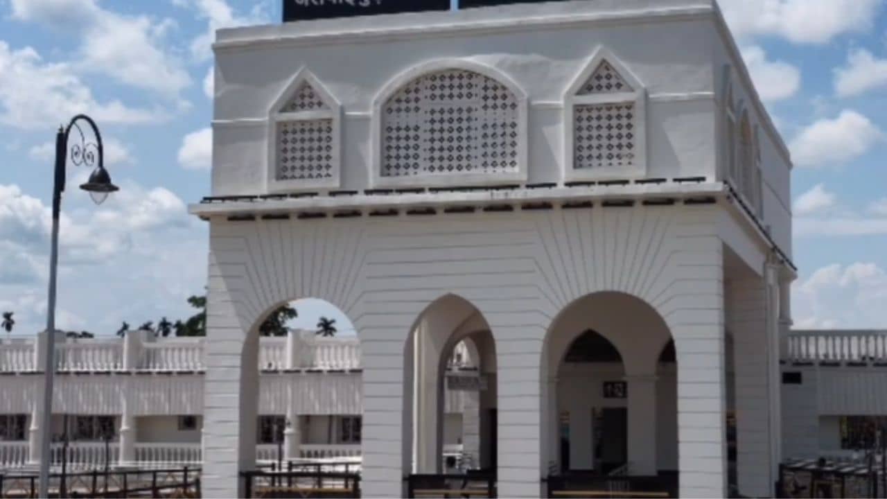 Rail Station: ক্যাফেটেরিয়া থেকে মডিউলার টয়লেট, বাংলার এই স্টেশন দেখে চেনার উপায় নেই, আজই উদ্বোধন করবেন মোদী