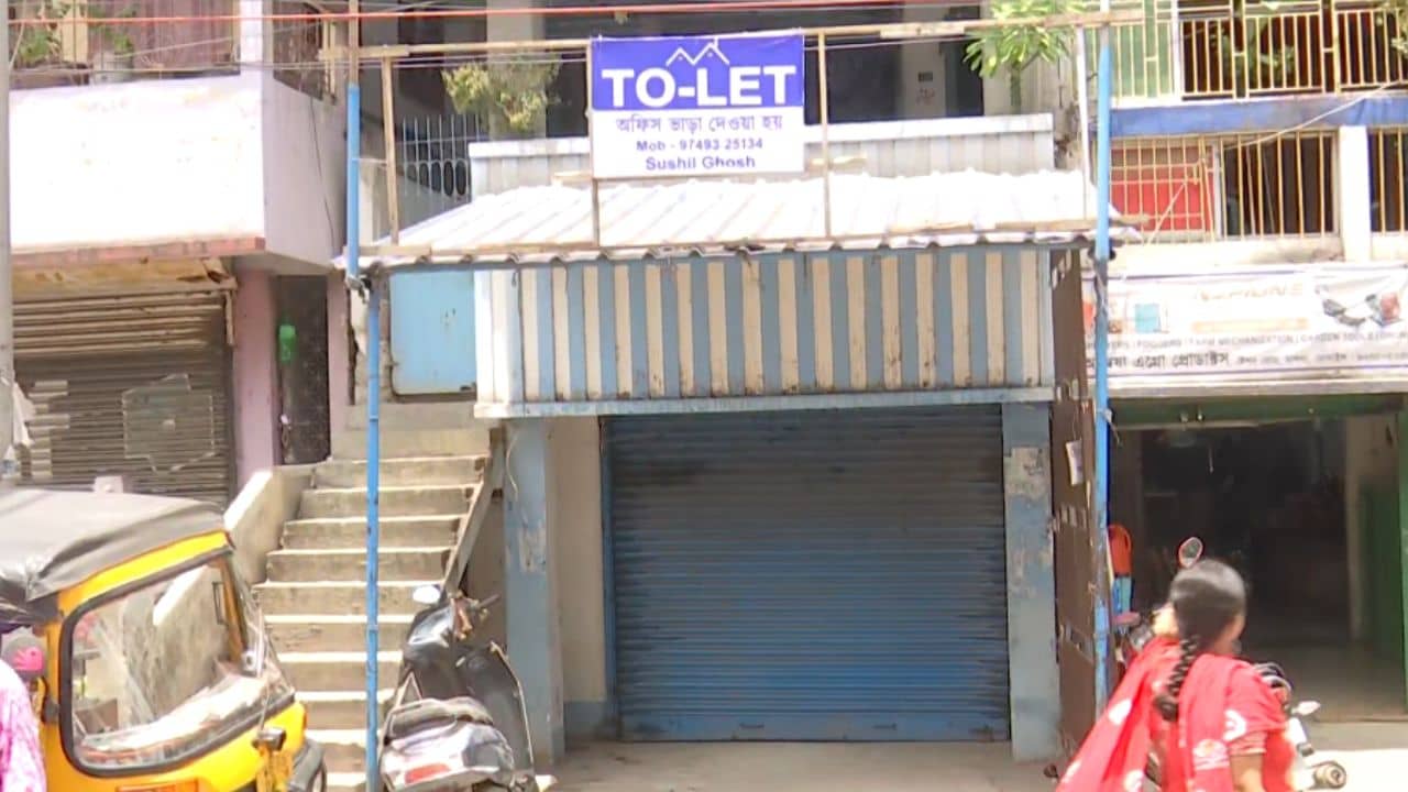 Malda: লেখা আছে TO-LET, উঠেই গেল তৃণমূলের এই পার্টি অফিস