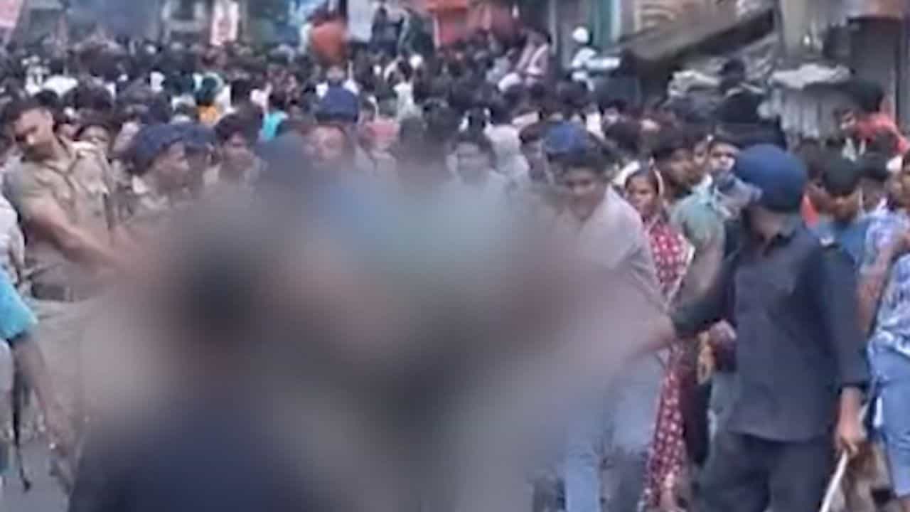 Baruipur Girl Harassment: পরপর গ্রেফতারি থেকে শাস্তি দেওয়ার বার্তা, ২৪ ঘণ্টায় বারুইপুর-কাণ্ডে কতটা তৎপর শুভেন্দু-সরকার Baruipur Girl Harassment: পরপর গ্রেফতারি থেকে শাস্তি দেওয়ার বার্তা, ২৪ ঘণ্টায় বারুইপুর-কাণ্ডে কতটা তৎপর শুভেন্দু-সরকার
