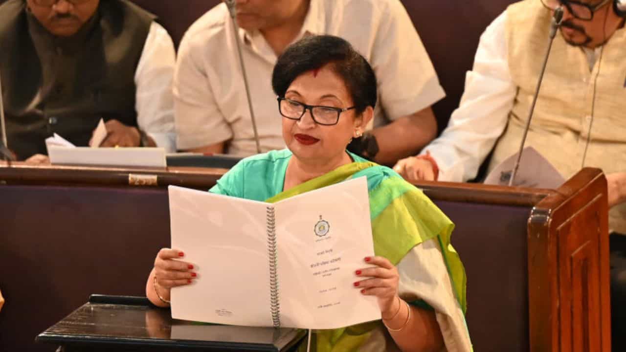 Chandrima Bhattacharya: 'শপথ নিয়েছিলাম বলে এতদিন বলিনি', মমতার বাজেট নিয়ে বিস্ফোরক কথা বলে দিলেন চন্দ্রিমা Chandrima Bhattacharya: 'শপথ নিয়েছিলাম বলে এতদিন বলিনি', মমতার বাজেট নিয়ে বিস্ফোরক কথা বলে দিলেন চন্দ্রিমা
