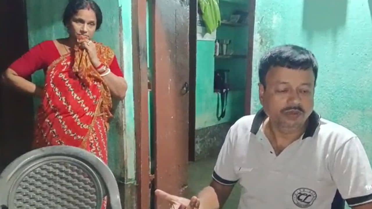 Hooghly: বিএসএফ জওয়ানের গুলি, বরাতজোরে বাঁচলেন বিকাশ ব্রহ্ম