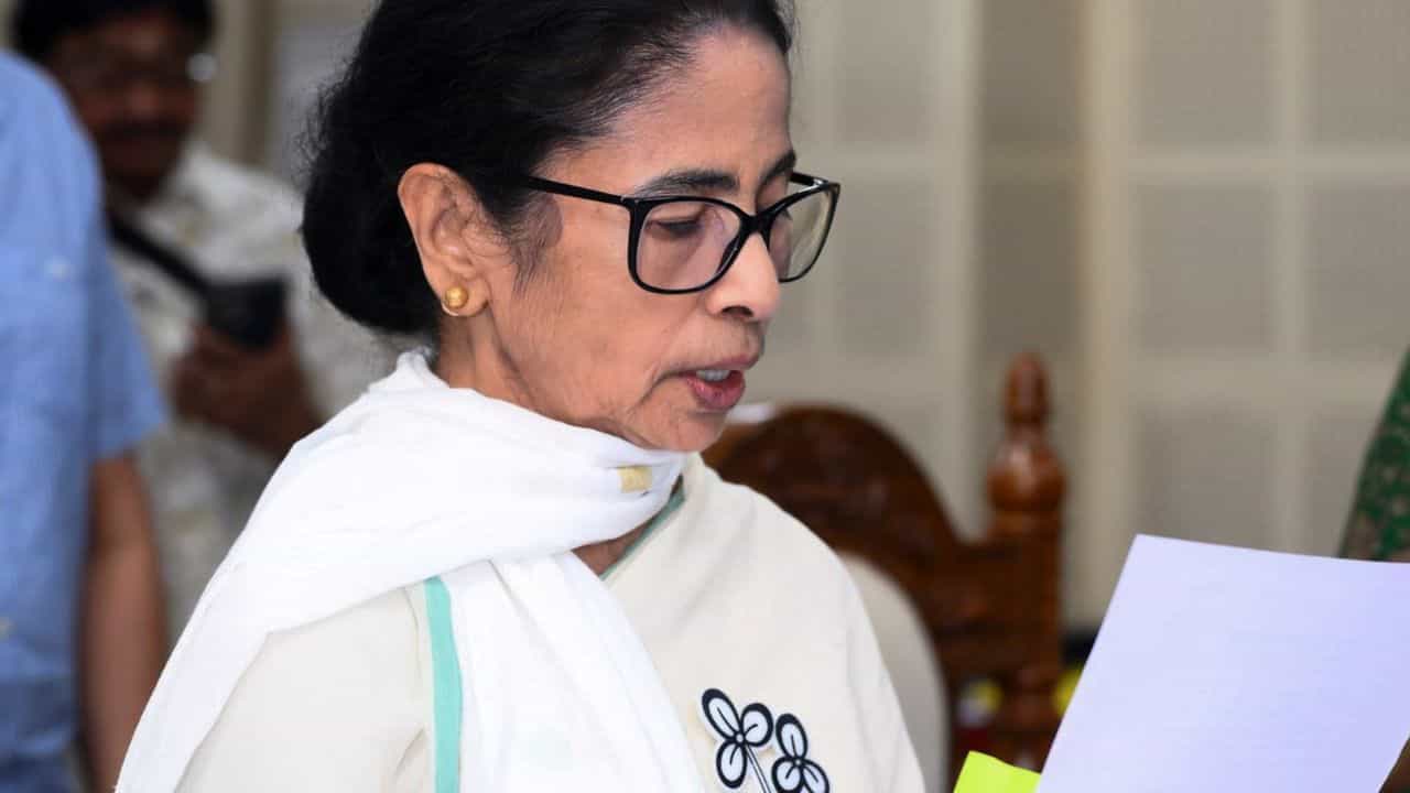 Trinamool Congress Account: ১৬৪০০০০০০০-র কোনও হিসেব পাচ্ছে না ED, ব্যাঙ্কে গেল চিঠি Trinamool Congress Account: ১৬৪০০০০০০০-র কোনও হিসেব পাচ্ছে না ED, ব্যাঙ্কে গেল চিঠি