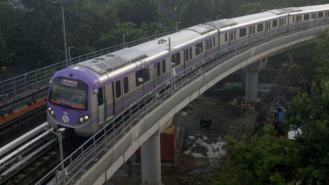 Kolkata Metro: রবিবার সকাল ৭টা থেকে মিলবে মেট্রো, বিশেষ পরিষেবা মেট্রো রেলের