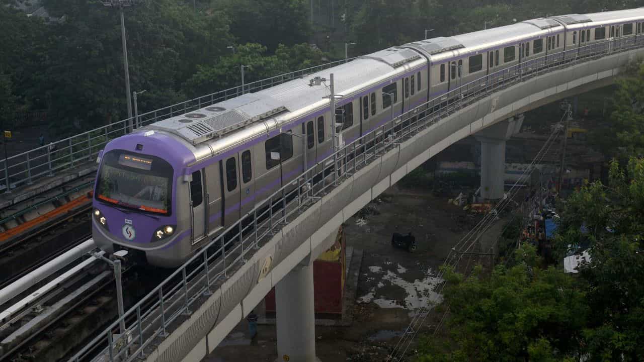 Kolkata Metro Timing: রাত ১০টা ৪৩-এ লাস্ট মেট্রো, সোমবার থেকে বদলে যাচ্ছে সময়, দক্ষিণেশ্বর-দমদম থেকে কখন ছাড়বে প্রথম মেট্রো Kolkata Metro Timing: রাত ১০টা ৪৩-এ লাস্ট মেট্রো, সোমবার থেকে বদলে যাচ্ছে সময়, দক্ষিণেশ্বর-দমদম থেকে কখন ছাড়বে প্রথম মেট্রো