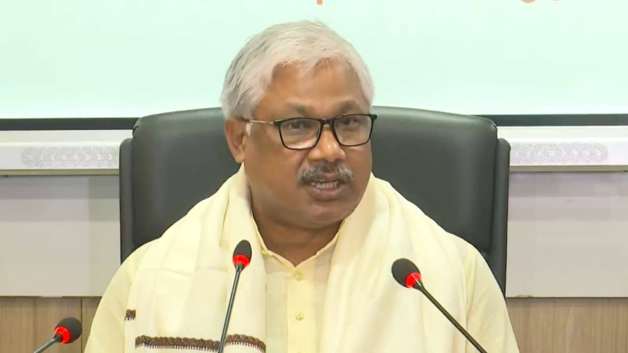 New Syllabus: ক্লাস ওয়ান থেকে পুরো বদলে যাবে সিলেবাস, জানিয়ে দিলেন শিক্ষামন্ত্রী