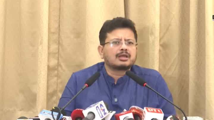 হঠাৎ মার্কসের ভাষায় কথা বললেন ঋতব্রত হঠাৎ মার্কসের ভাষায় কথা বললেন ঋতব্রত