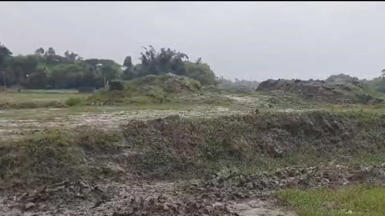 Keleghai River: একটু একটু করে মাটি সরে যাচ্ছে কীভাবে! নদী দেখে তাজ্জব মন্ত্রীও Keleghai River: একটু একটু করে মাটি সরে যাচ্ছে কীভাবে! নদী দেখে তাজ্জব মন্ত্রীও