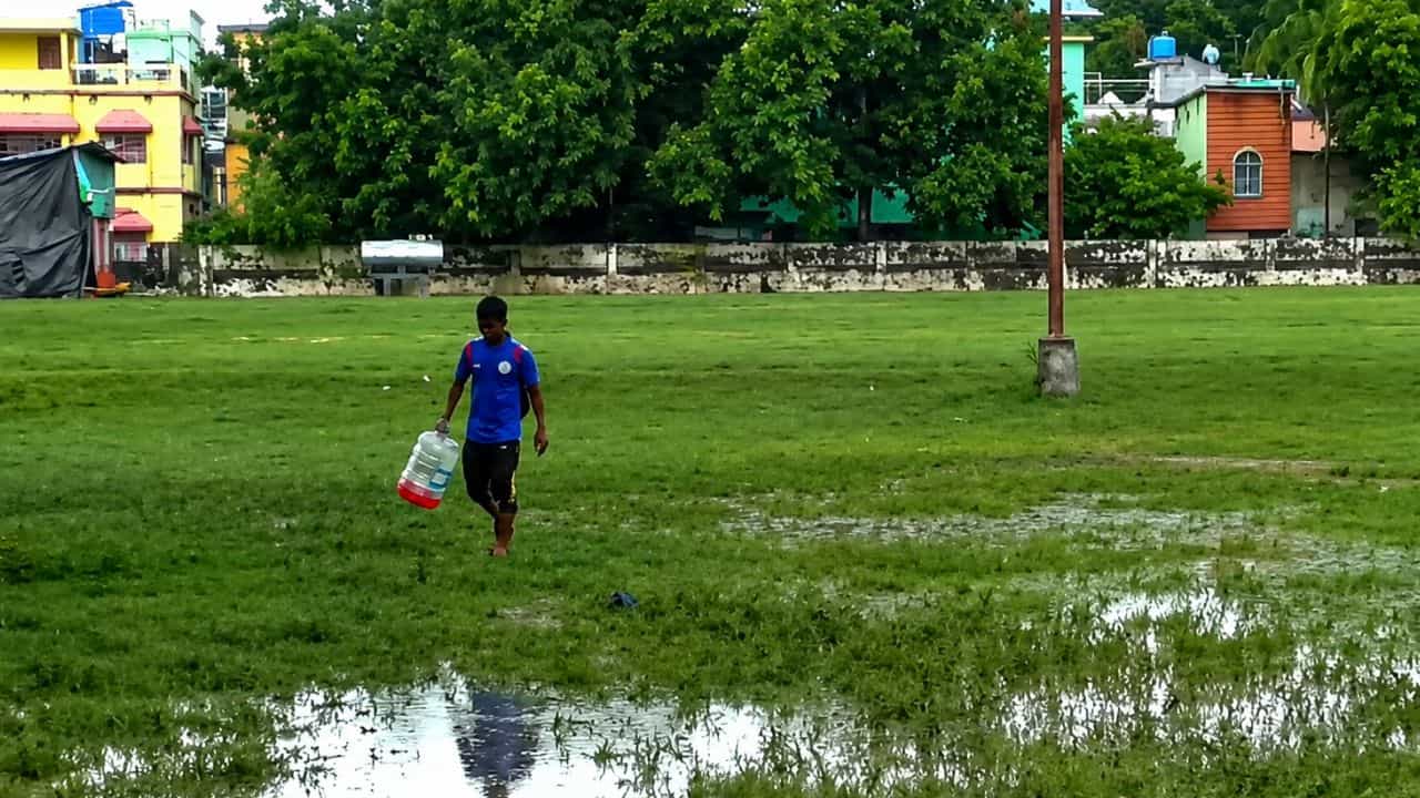 Bijpur: একই প্রকল্পে একবার সিপিএম, একবার তৃণমূল আমলে শিলান্যাস, আলোর মুখই দেখেনি স্টেডিয়াম Bijpur: একই প্রকল্পে একবার সিপিএম, একবার তৃণমূল আমলে শিলান্যাস, আলোর মুখই দেখেনি স্টেডিয়াম