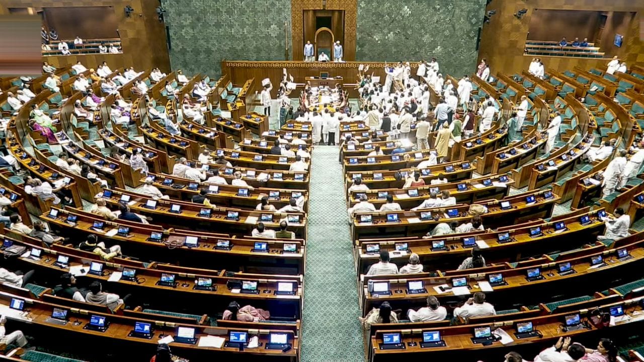 Parliament Monsoon Session: বাদল অধিবেশনের শুরুতেই উত্তপ্ত সংসদ, দফায় দফায় মুলতুবি দুই কক্ষ