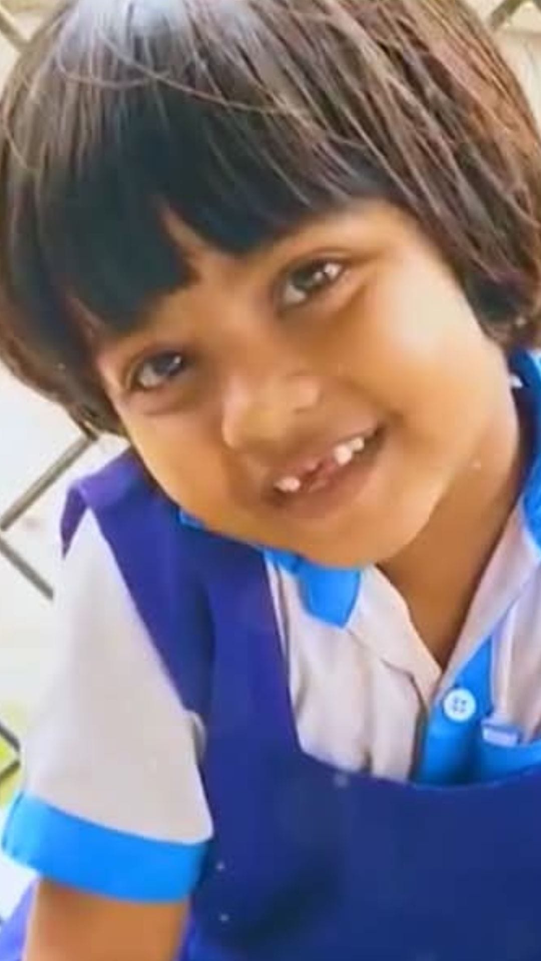 নিষ্পাপ ছেলেবেলা... মিড-ডে মিলের ডিম আজ ভাইয়ের জন্য...