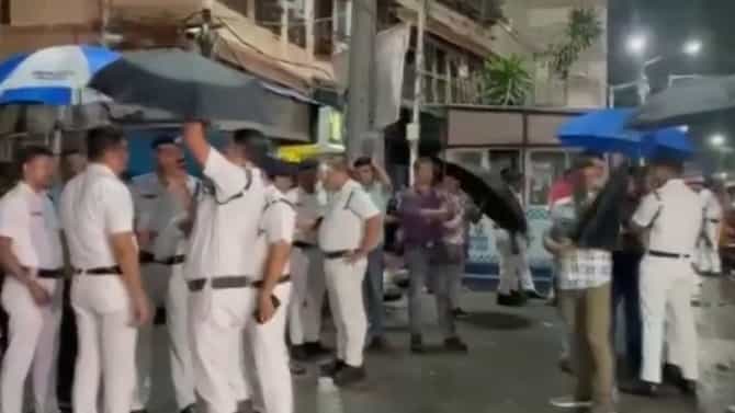 আচমকা মমতার বাড়ির সামনে বাড়ানো হল পুলিশ, প্রাক্তন CM বললেন...