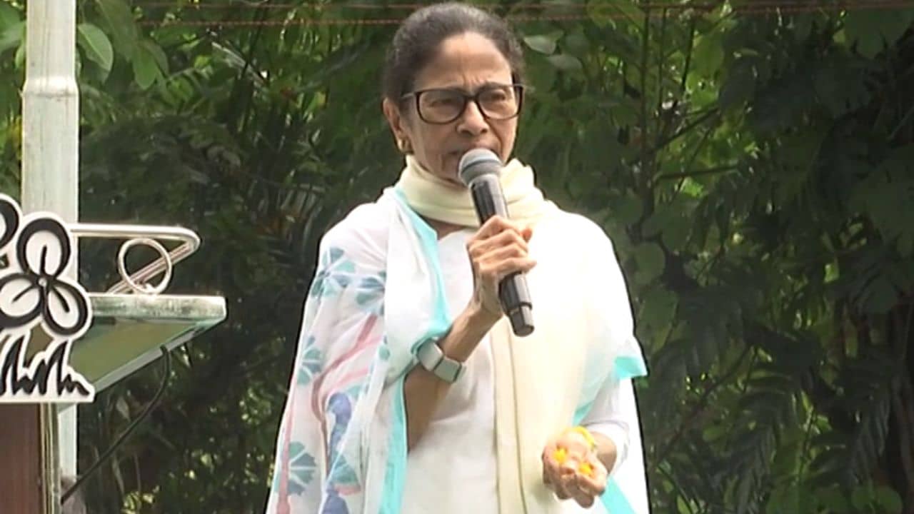 Mamata Banerjee: আমাদের শেষ করার পর আপনাদের শেষ করে দেবে, বামেদের বড় বার্তা দিলেন মমতা