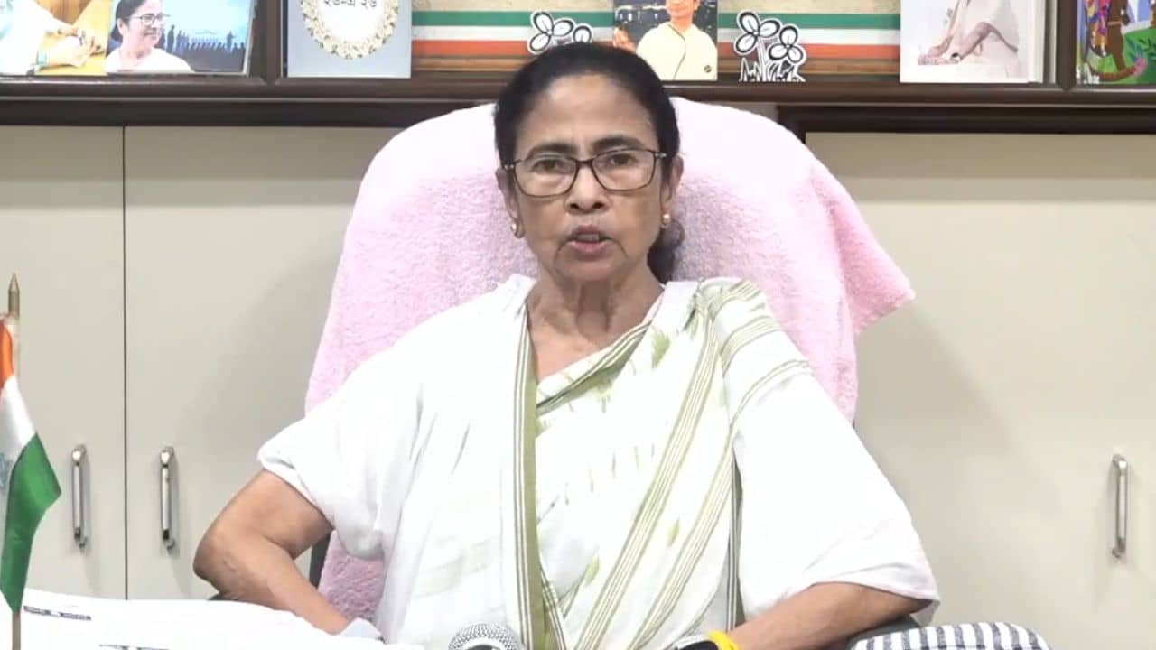 Mamata Banerjee: একুশে জুলাই কোথায় হবে? তৃণমূল কর্মীদের স্পষ্ট জানিয়ে দিলেন মমতা