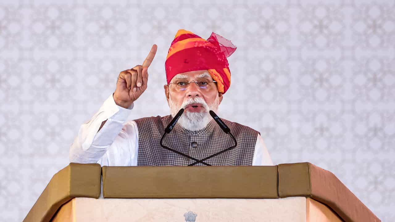 PM Narendra Modi: জ্বালানি সংকট মোকাবিলায় ভারতের 'কূটনীতি', পেট্রোল নিয়ে 'বড়' দাবি মোদীর PM Narendra Modi: জ্বালানি সংকট মোকাবিলায় ভারতের 'কূটনীতি', পেট্রোল নিয়ে 'বড়' দাবি মোদীর