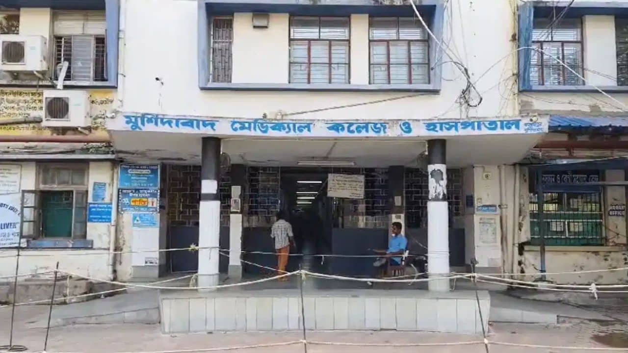 Murshidabad Medical College: বিশেষ ভাতা নিয়েও প্রাইভেট প্র্যাকটিস? চিকিৎসকদের বিরুদ্ধে অভিযোগ পেয়েই নড়েচড়ে বসল মুর্শিদাবাদ মেডিক্যাল কলেজ