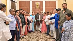 ঝুলে NCPI স্বীকৃতি, TMC-র সাংসদ পরিচয়েই NDA বৈঠকে সুদীপ-কাকলিরা