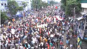 Live: শহরে বামেদের ৮ সংগঠনের মিছিলে অবরুদ্ধ শিয়ালদহ