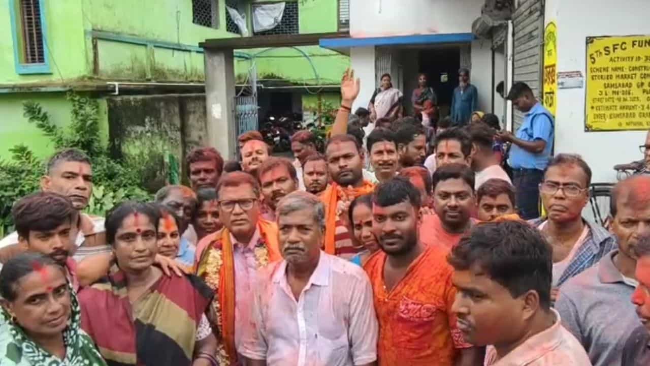 Nandigram: নন্দীগ্রামে আরও একটি গ্রাম পঞ্চায়েতে উড়ল গেরুয়া পতাকা, কী বলছে বিজেপি? Nandigram: নন্দীগ্রামে আরও একটি গ্রাম পঞ্চায়েতে উড়ল গেরুয়া পতাকা, কী বলছে বিজেপি?