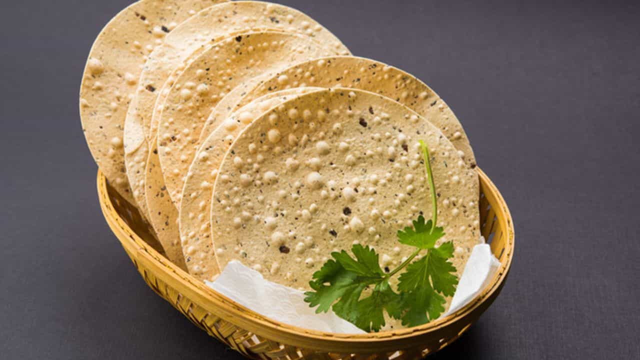 Fry Papad Without Oil: এবার তেল ছাড়াই ভাজা যাবে পাঁপড়! রথের আগে শেফের থেকে শিখে নিন ম্যাজিক ট্রিক Fry Papad Without Oil: এবার তেল ছাড়াই ভাজা যাবে পাঁপড়! রথের আগে শেফের থেকে শিখে নিন ম্যাজিক ট্রিক
