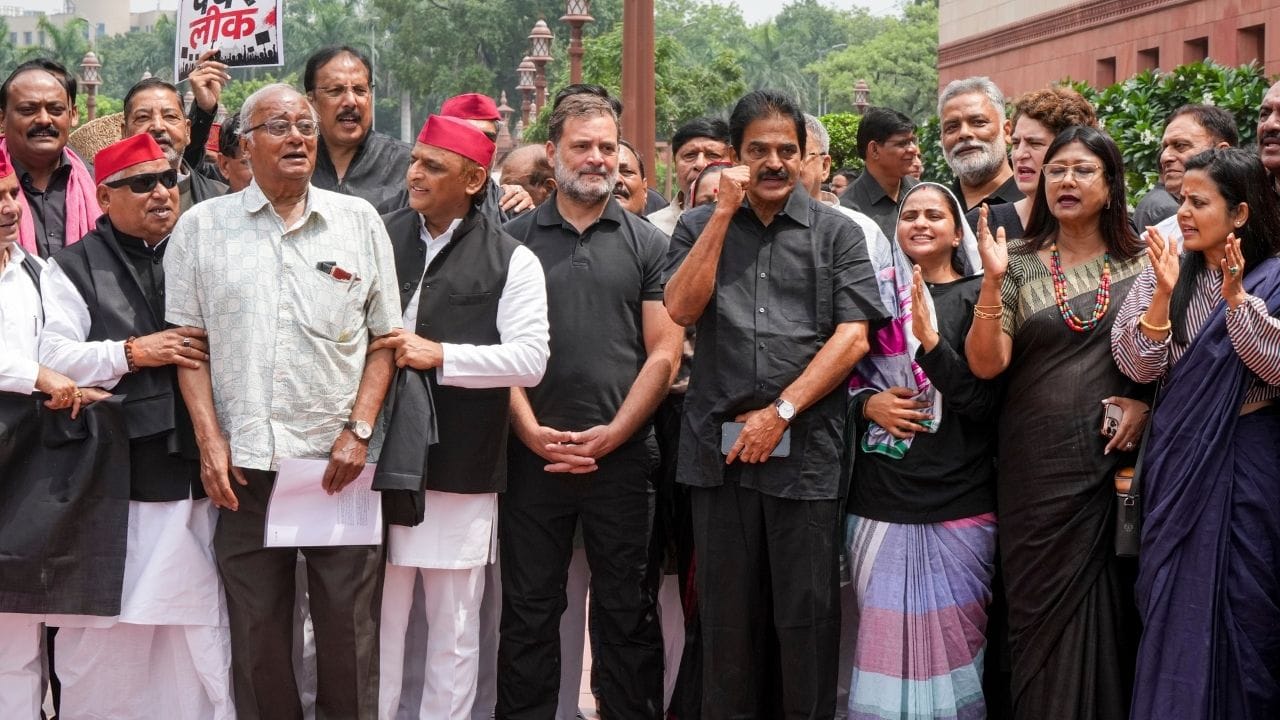 সংসদে প্রশ্নপত্র ফাঁস রোধে বিল, রাহুলের চিঠি অমিত শাহকে