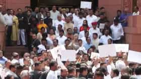Live: NEET ইস্যুতে NDA-INDIA-র বিক্ষোভে উত্তাল সংসদ চত্বর