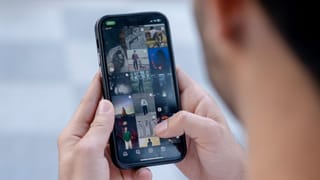 Phone Storage Clear: ফোনের Storage Full দেখাচ্ছে? কোনও ছবি-ভিডিয়ো Delete না করেই কীভাবে Memory ফাঁকা করবেন, শিখে নিন